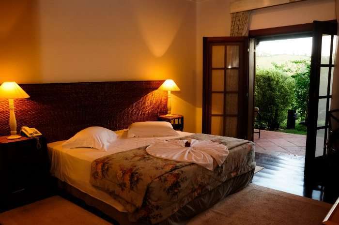 Hotel possui quartos confortáveis e muitas opções para relaxamento - Foto: Divulgação