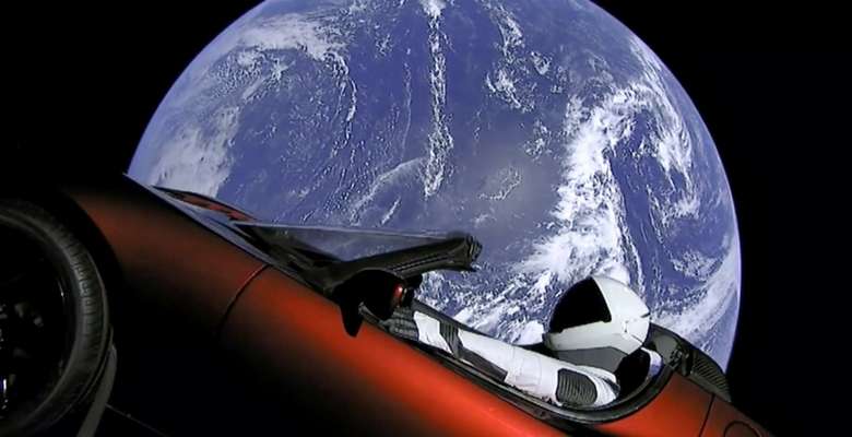 Carro Tesla Roadster no espaço - Divulgação