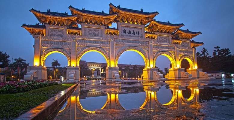  Investur Operadora de Turismo - Taiwan - Memorial Chiang Kai-Shek na cidade em Taipei