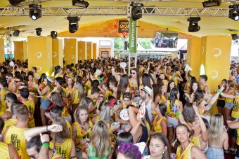 Para esquentar o Carnaval de Santa Catarina, SKOL apresenta lista de Blocos de Rua