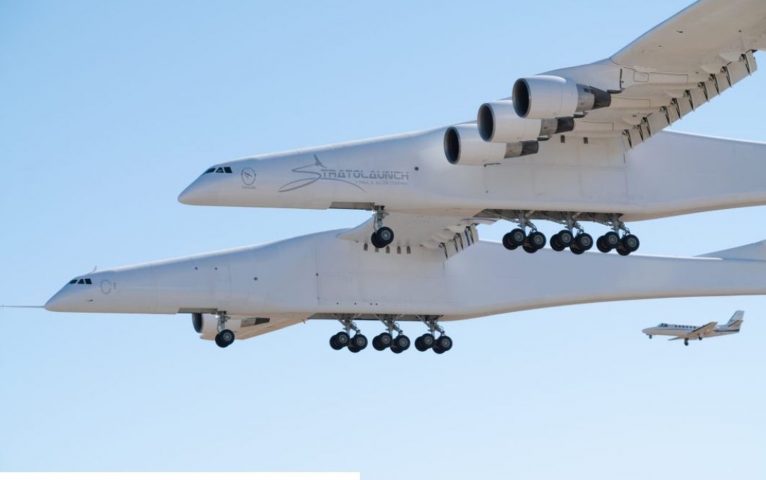 Stratolaunch, maior avião do mundo faz testes no deserto de Mojave
