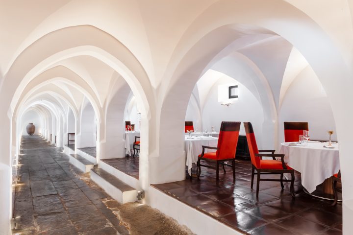 Restaurante Divinus, no Hotel Convento Espinheiro, em Portugal. Foto divulgação.