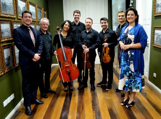 O Octeto Itajaí, formado por seis instrumentistas e dois cantores solistas, fará um concerto que reúne clássicos da música mundial