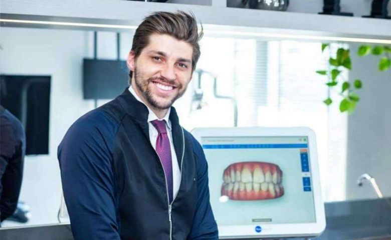 Dentista ensina truques para evitar tocar a boca e o rosto