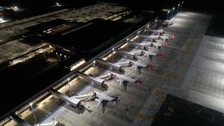 Aeroporto Internacional de Florianópolis mantém malha aérea essencial