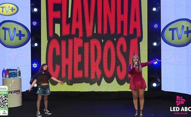 Flavinha Cheirosa apresentadora de TV está de volta nas telinhas