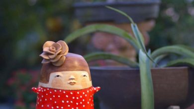 Entre as obras mais marcantes do ateliê Armoriarte estão os “Pedidores de Abraços” que vêm conquistando admiradores no Brasil e no exterior. Foto: Divulgação